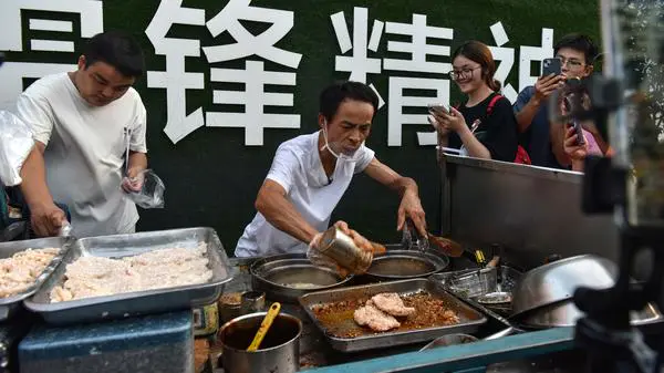给鸡排哥鼓掌是这个时代的悲哀