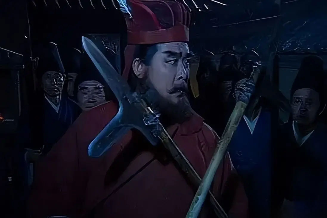 东汉初平（190 年）元年，董卓挟持天子，迁都长安